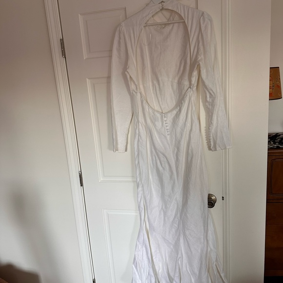 DISSH Elegant White Long Sleeve Dress - Picture 4 of 6